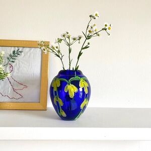 Murano vase art piece Italy cobalt blue daffodil yellow hand blown glass vintage